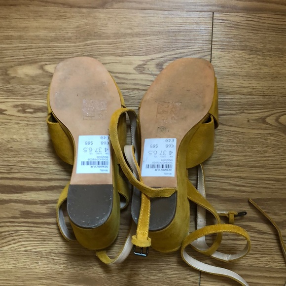 New suede shoes for the summer - Picture 2 of 2